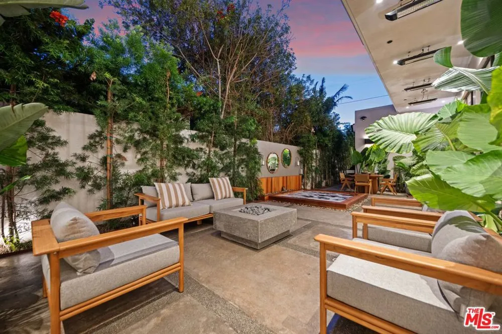745 Sunset Avenue Venice, CA 90291