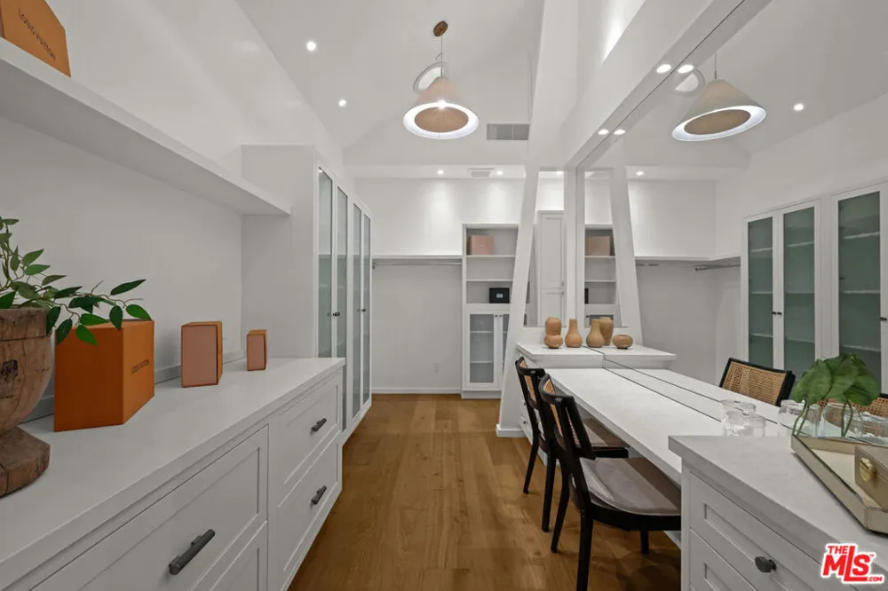 745 Sunset Avenue Venice, CA 90291