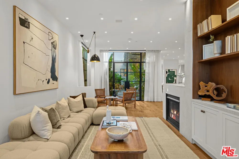 745 Sunset Avenue Venice, CA 90291