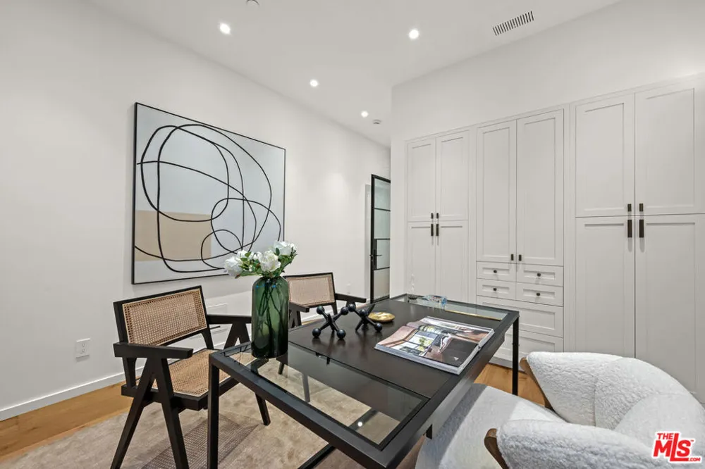 745 Sunset Avenue Venice, CA 90291