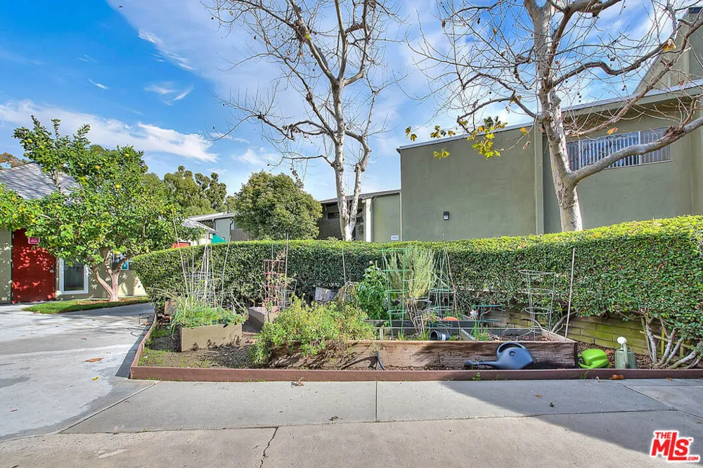 4822 Hollow Corner Road #177 Culver City, CA 90230