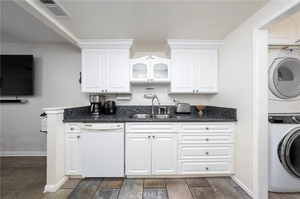 855 Las Lomas #B La Habra, CA 90631