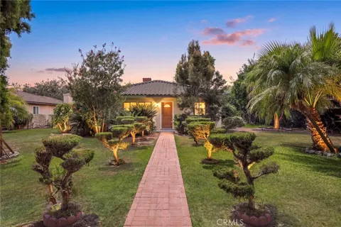 1425 S Santa Anita