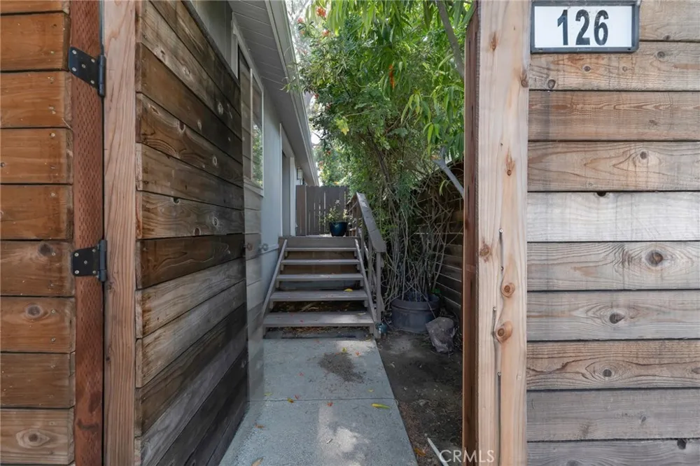 126 Pueblo Lane Topanga, CA 90290
