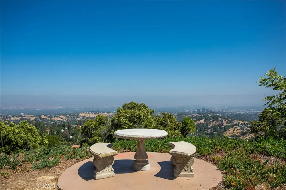 126 Pueblo Lane Topanga, CA 90290