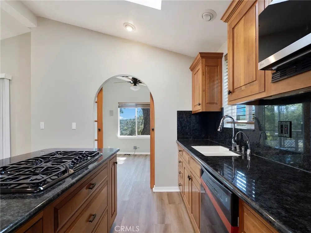126 Pueblo Lane Topanga, CA 90290