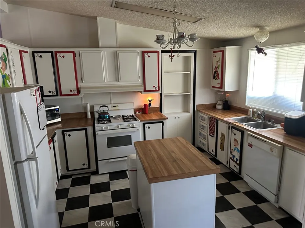 80 E Dawes Street #99 Perris, CA 92571