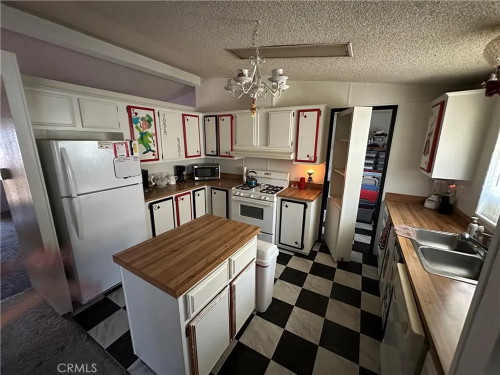 80 E Dawes Street #99 Perris, CA 92571