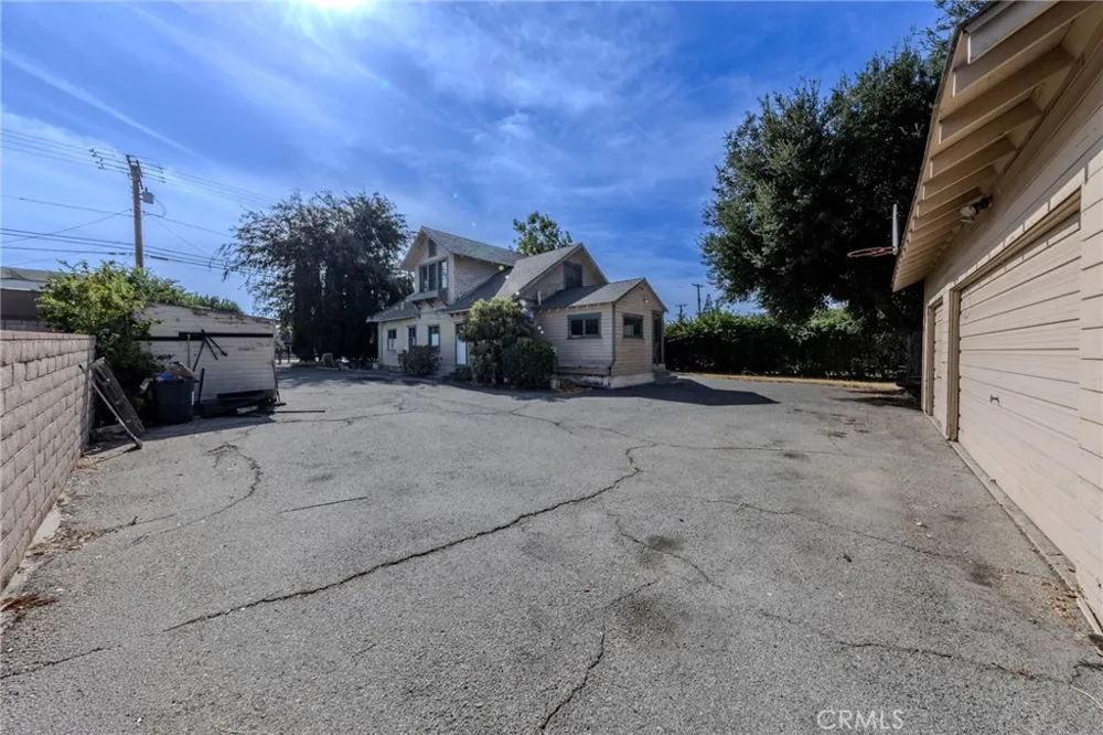 1619 S Glendora Avenue Glendora, CA 91740