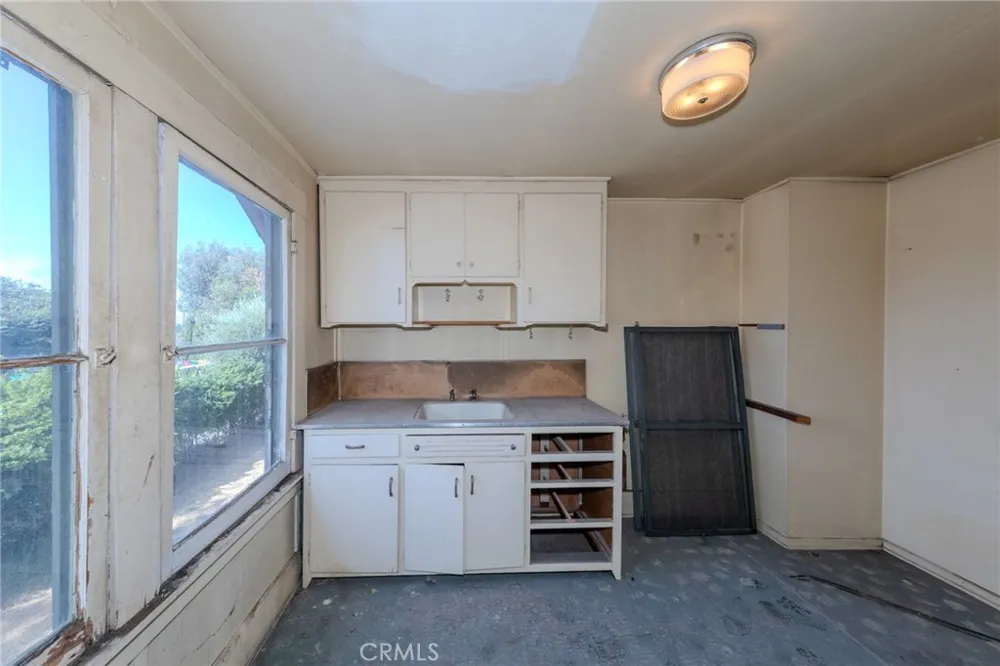 1619 S Glendora Avenue Glendora, CA 91740