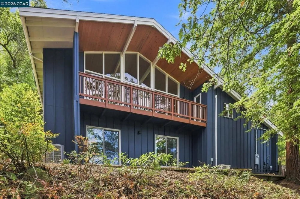 859 Mountain View Dr Lafayette, CA 94549