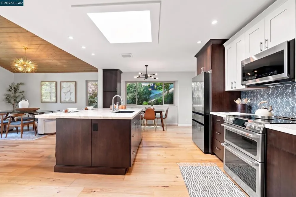 859 Mountain View Dr Lafayette, CA 94549