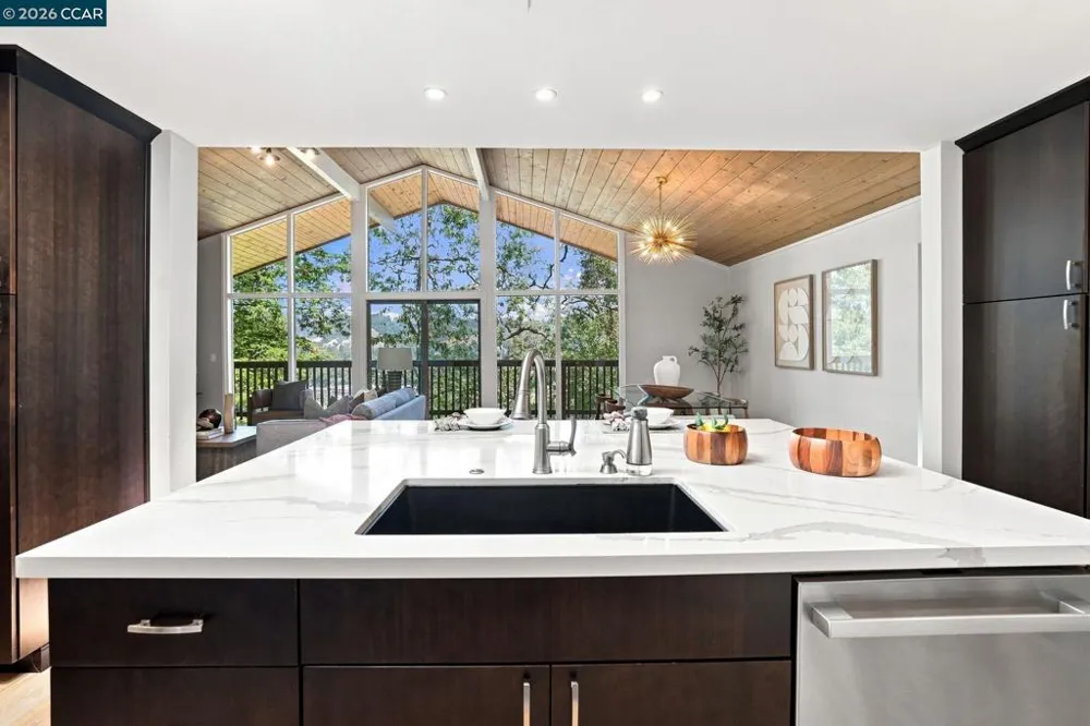 859 Mountain View Dr Lafayette, CA 94549