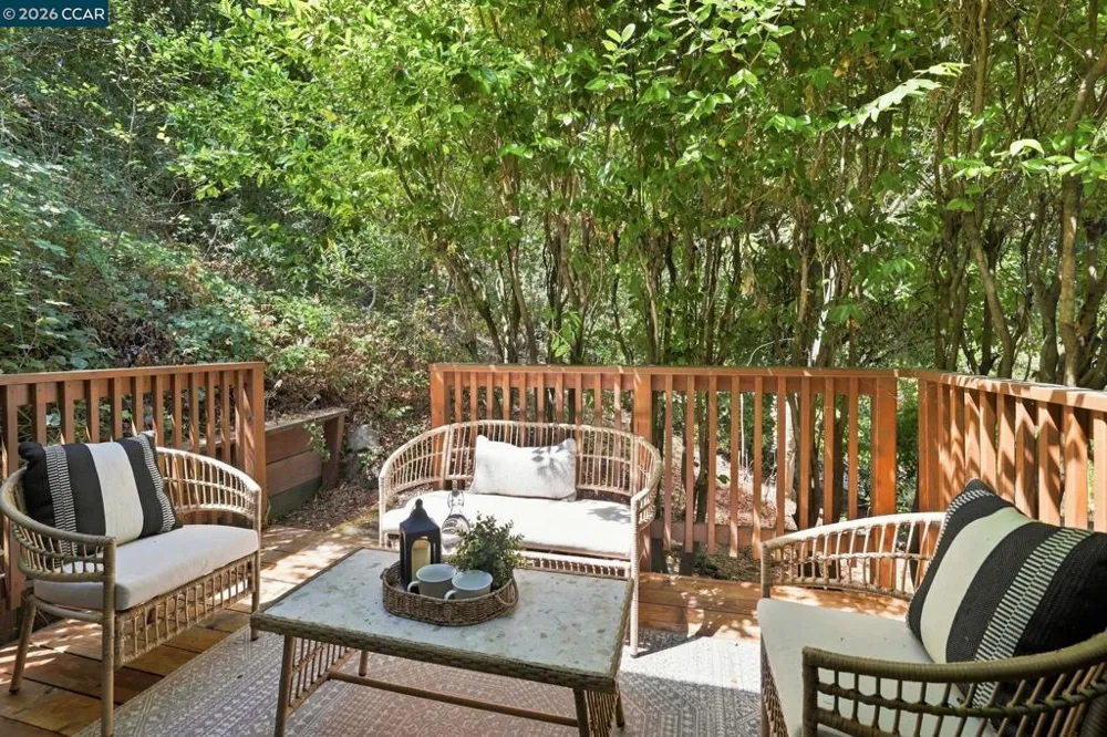 859 Mountain View Dr Lafayette, CA 94549