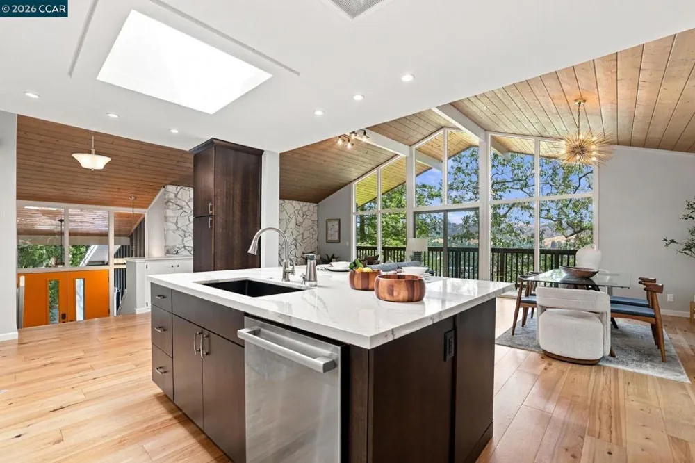859 Mountain View Dr Lafayette, CA 94549