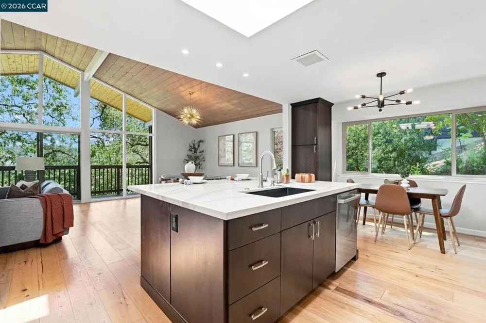 859 Mountain View Dr Lafayette, CA 94549