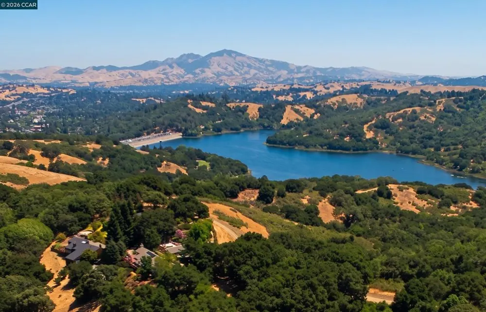 859 Mountain View Dr Lafayette, CA 94549
