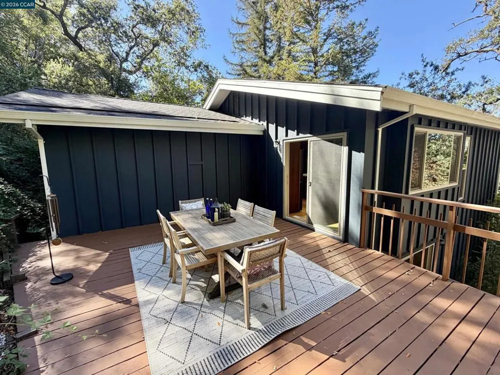 859 Mountain View Dr Lafayette, CA 94549