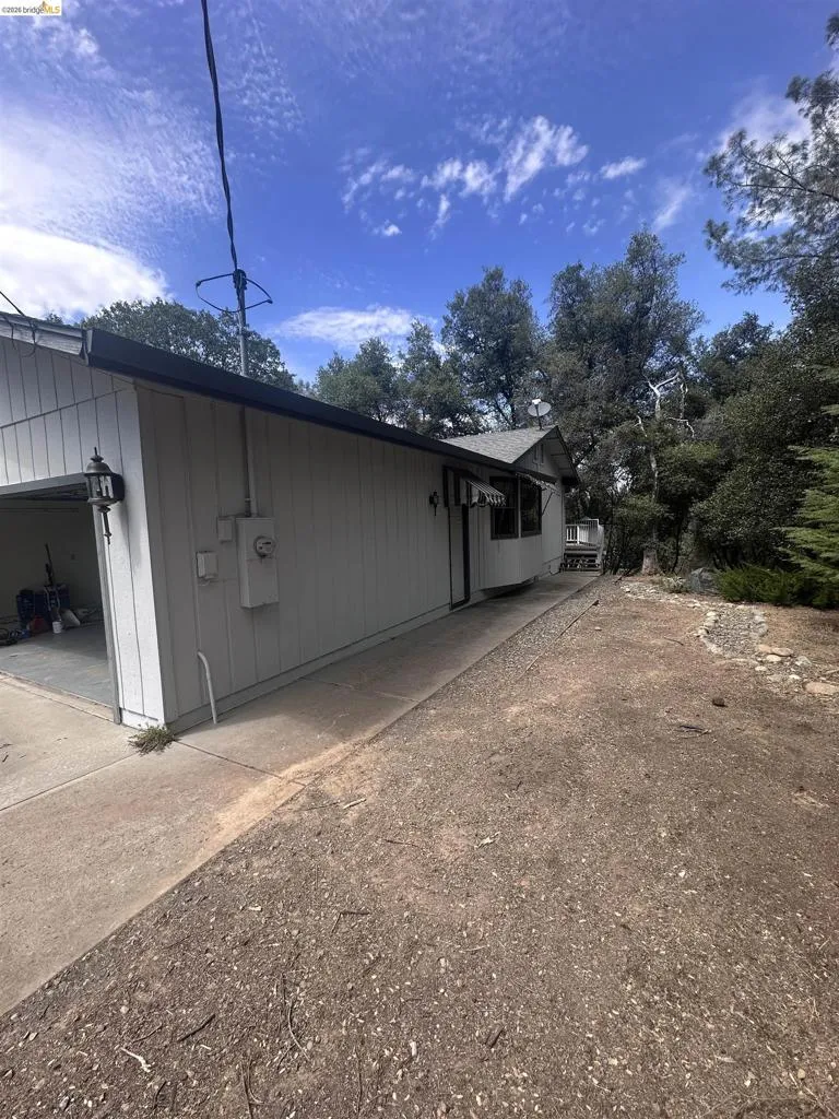 21120 HEMLOCK  ST. Groveland, CA 95321