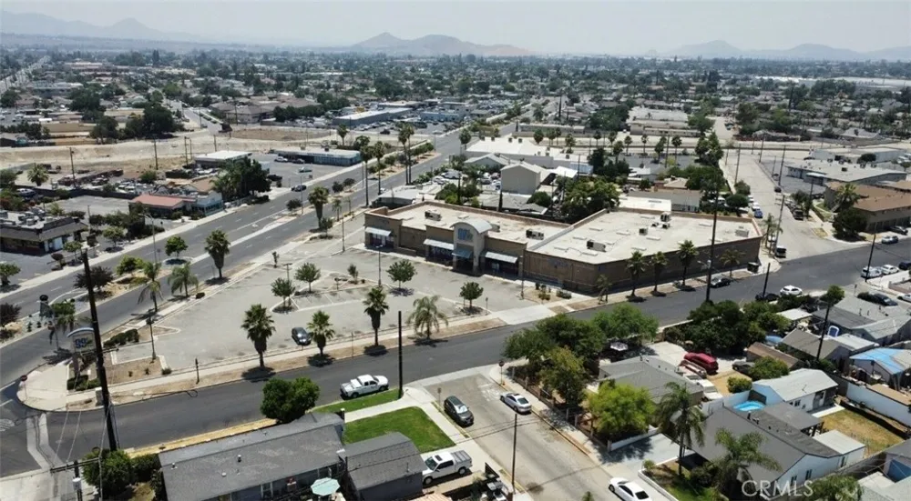 1481 La Cadena Colton, CA 92324