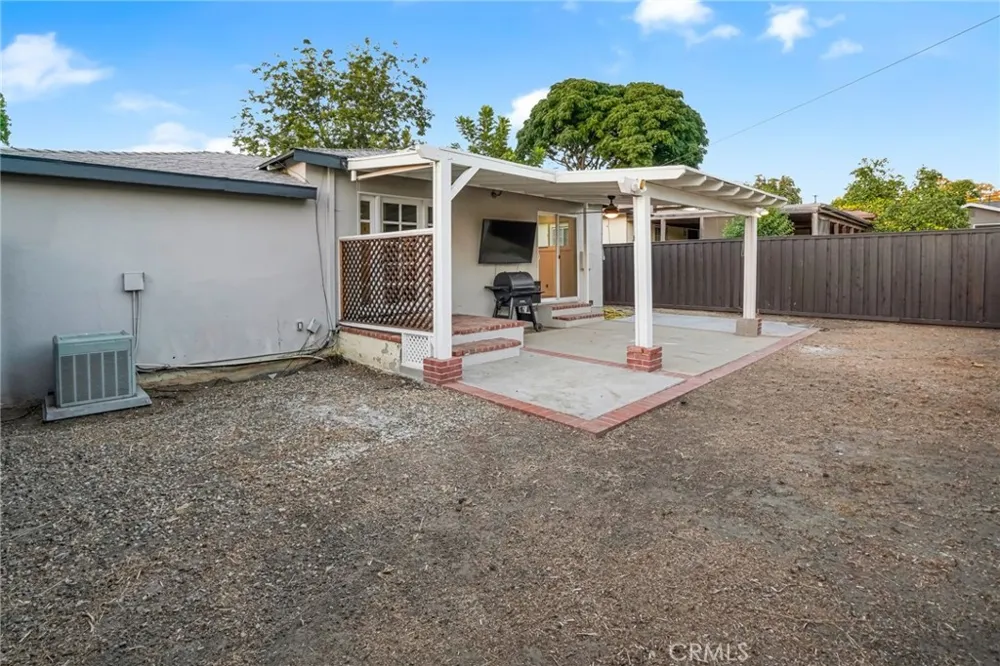 22432 Berdon Street Woodland Hills, CA 91367