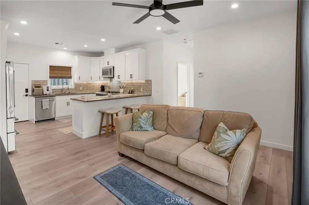 22432 Berdon Street Woodland Hills, CA 91367