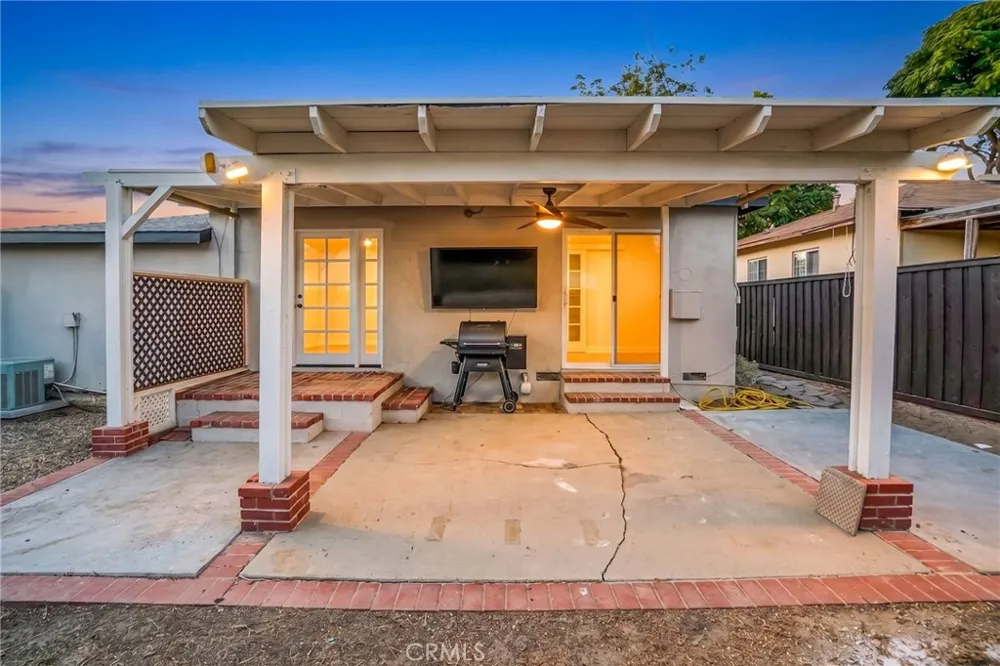 22432 Berdon Street Woodland Hills, CA 91367
