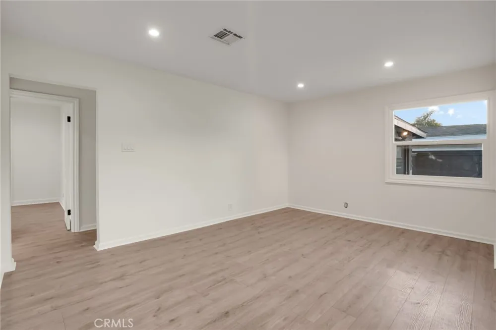 22432 Berdon Street Woodland Hills, CA 91367