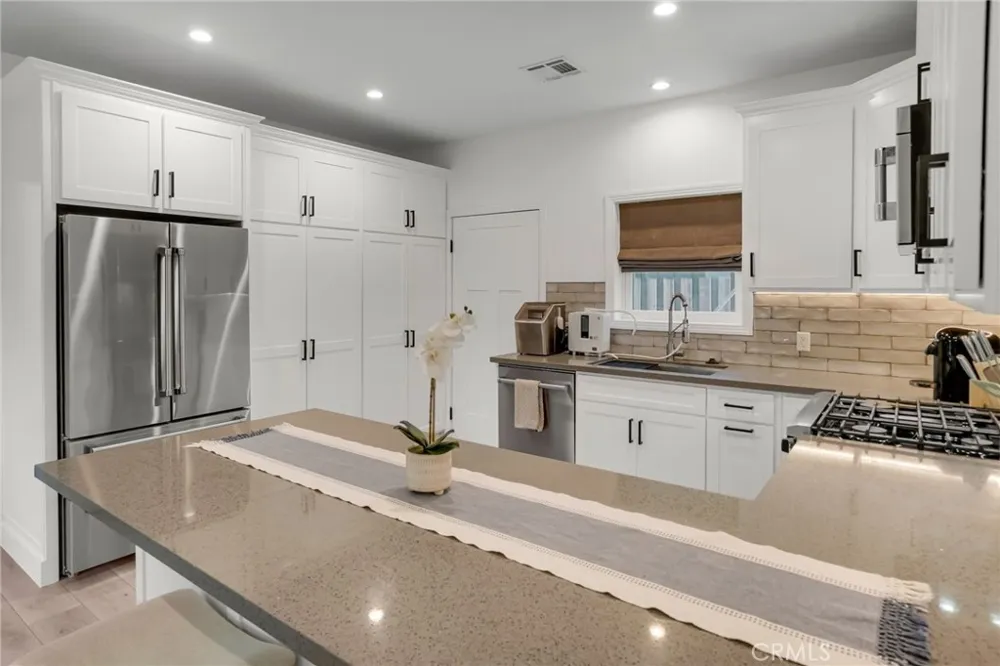 22432 Berdon Street Woodland Hills, CA 91367