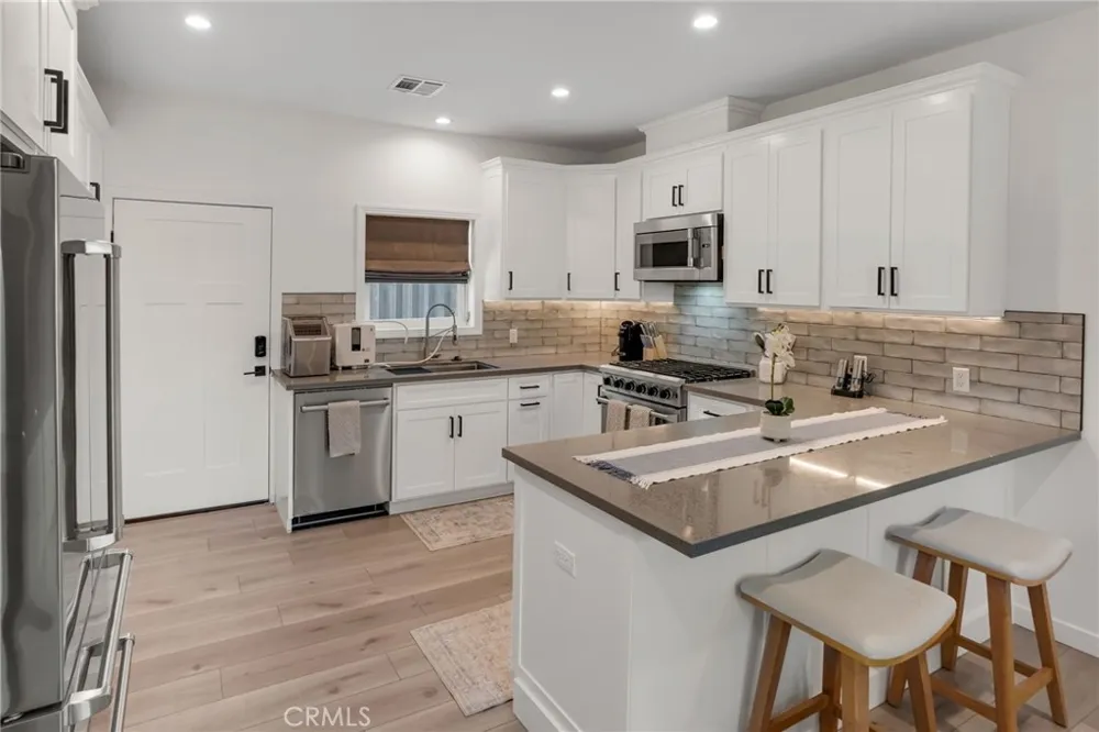 22432 Berdon Street Woodland Hills, CA 91367