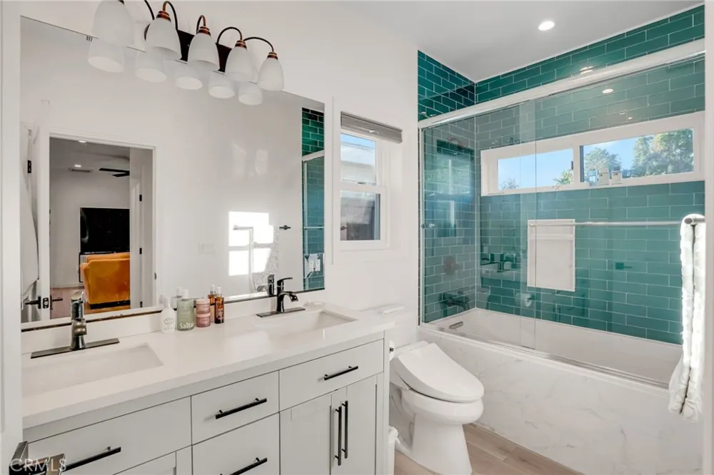 22432 Berdon Street Woodland Hills, CA 91367