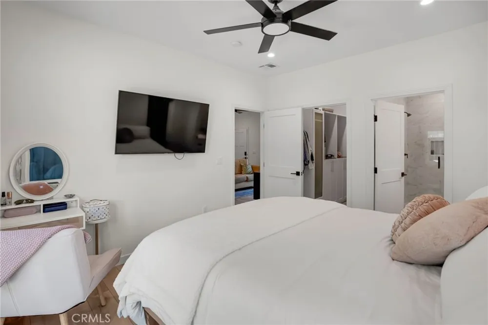 22432 Berdon Street Woodland Hills, CA 91367