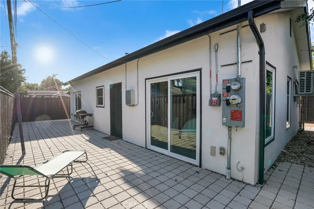 22432 Berdon Street Woodland Hills, CA 91367