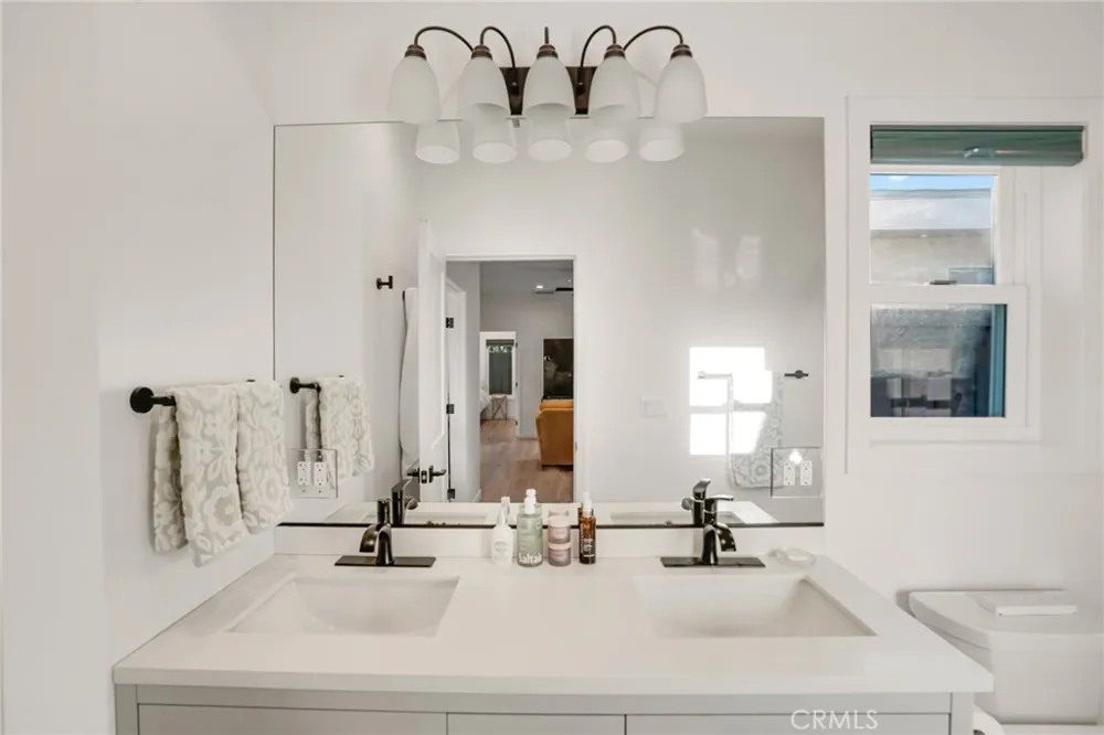 22432 Berdon Street Woodland Hills, CA 91367