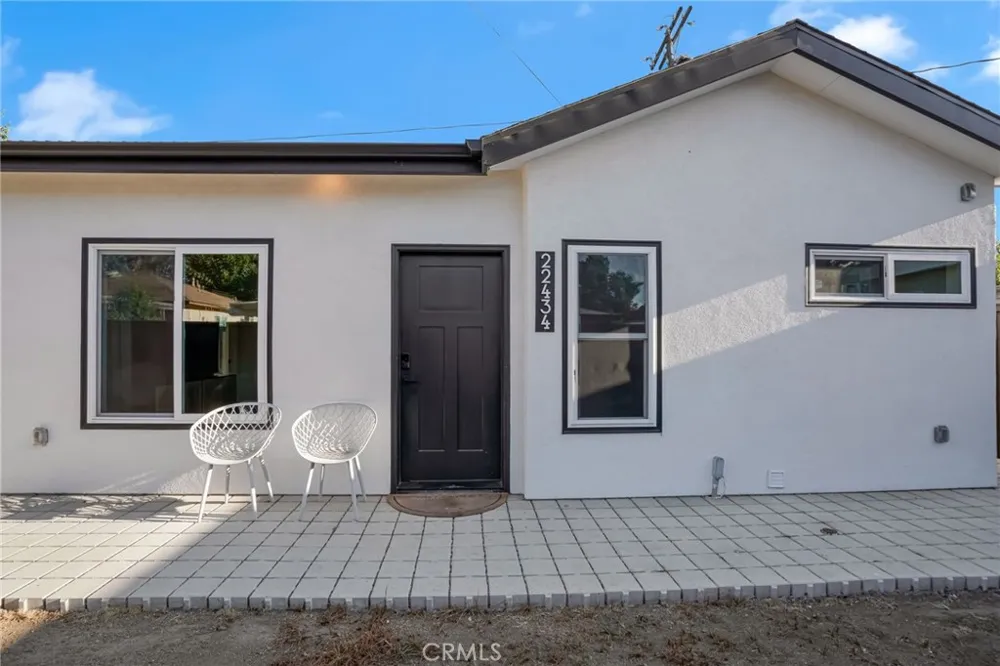 22432 Berdon Street Woodland Hills, CA 91367