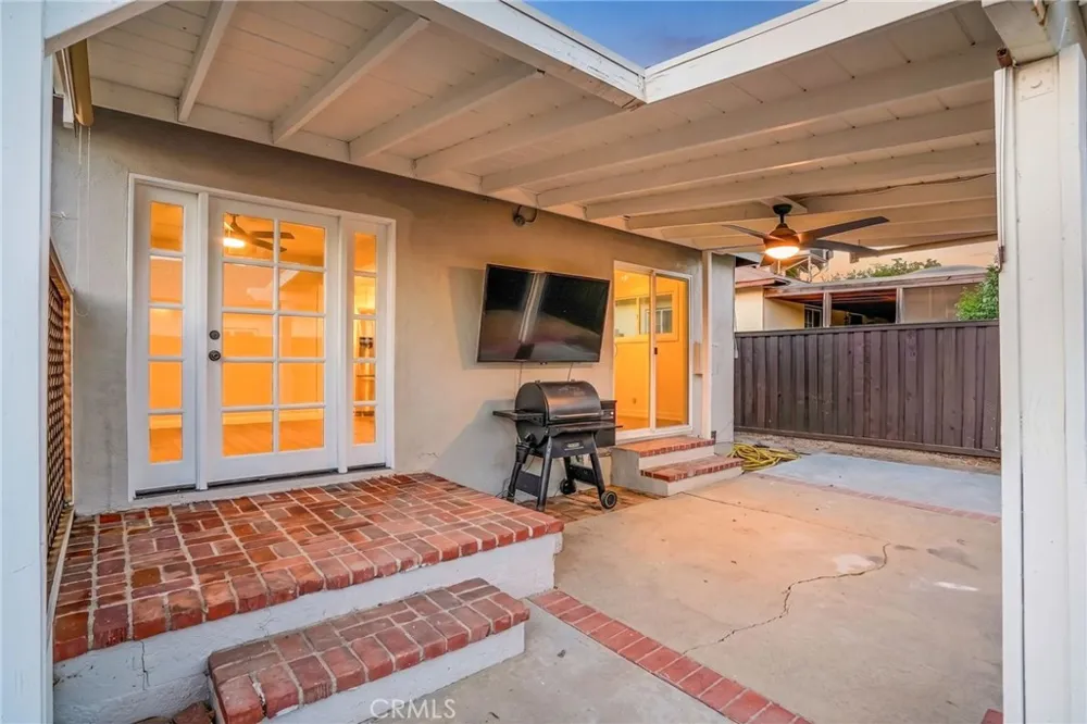 22432 Berdon Street Woodland Hills, CA 91367