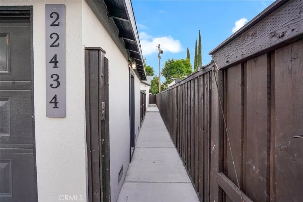 22432 Berdon Street Woodland Hills, CA 91367