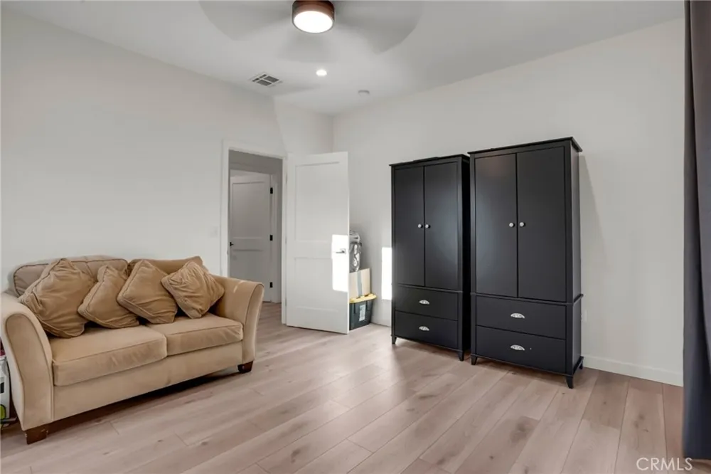 22432 Berdon Street Woodland Hills, CA 91367