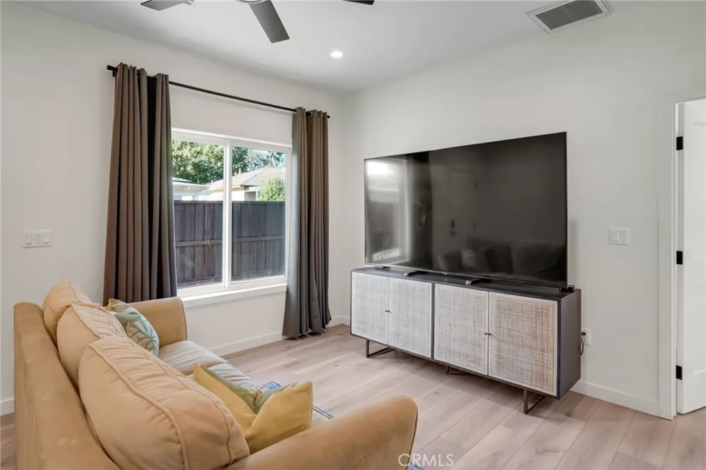 22432 Berdon Street Woodland Hills, CA 91367