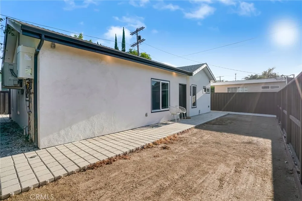 22432 Berdon Street Woodland Hills, CA 91367