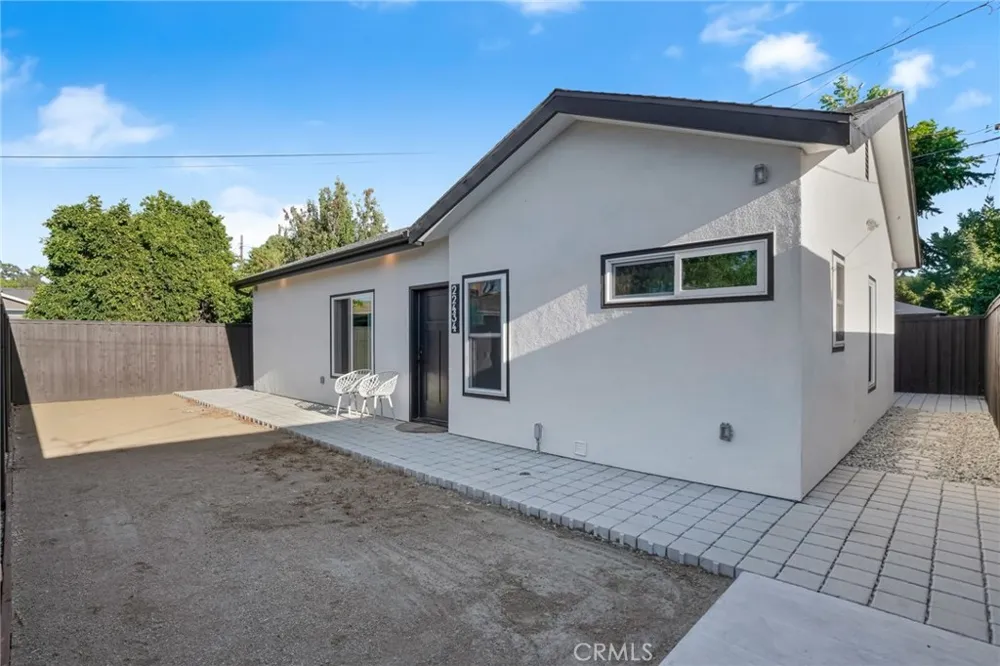 22432 Berdon Street Woodland Hills, CA 91367