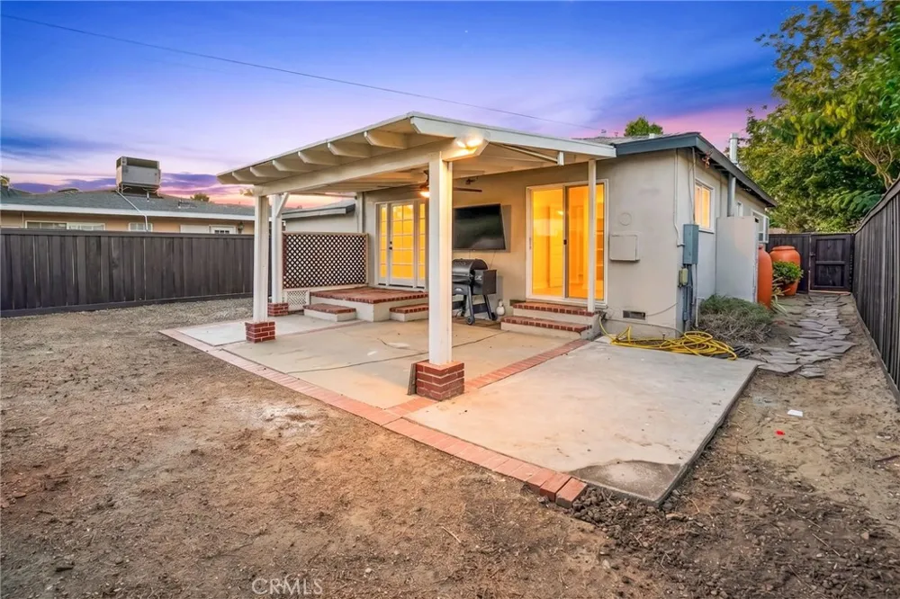 22432 Berdon Street Woodland Hills, CA 91367