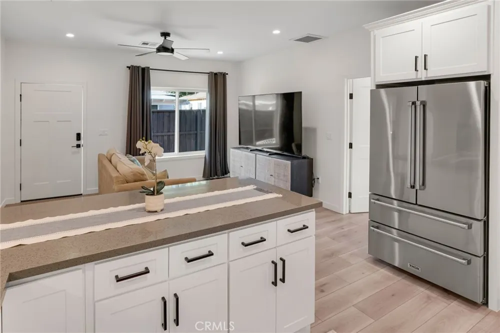 22432 Berdon Street Woodland Hills, CA 91367