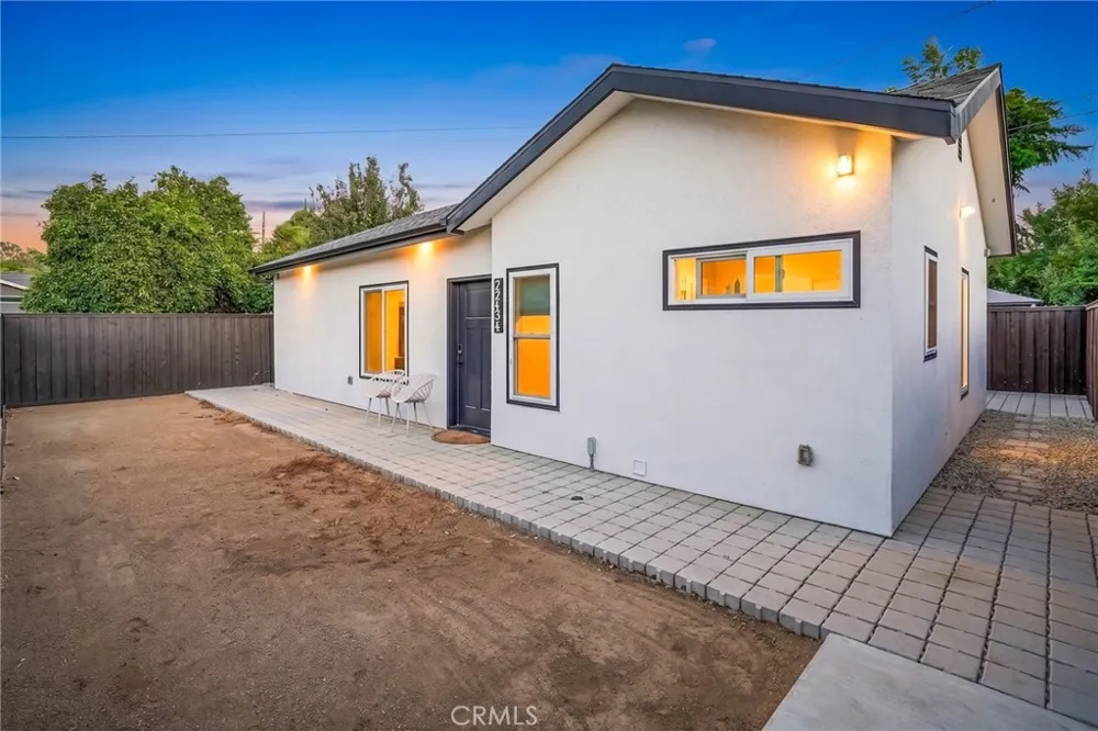 22432 Berdon Street Woodland Hills, CA 91367