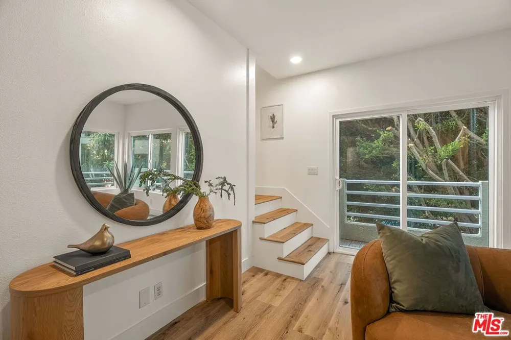1160 Granville Avenue #104 Los Angeles, CA 90049