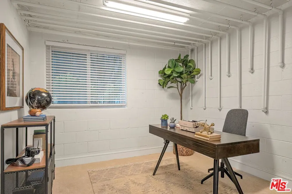 1160 Granville Avenue #104 Los Angeles, CA 90049