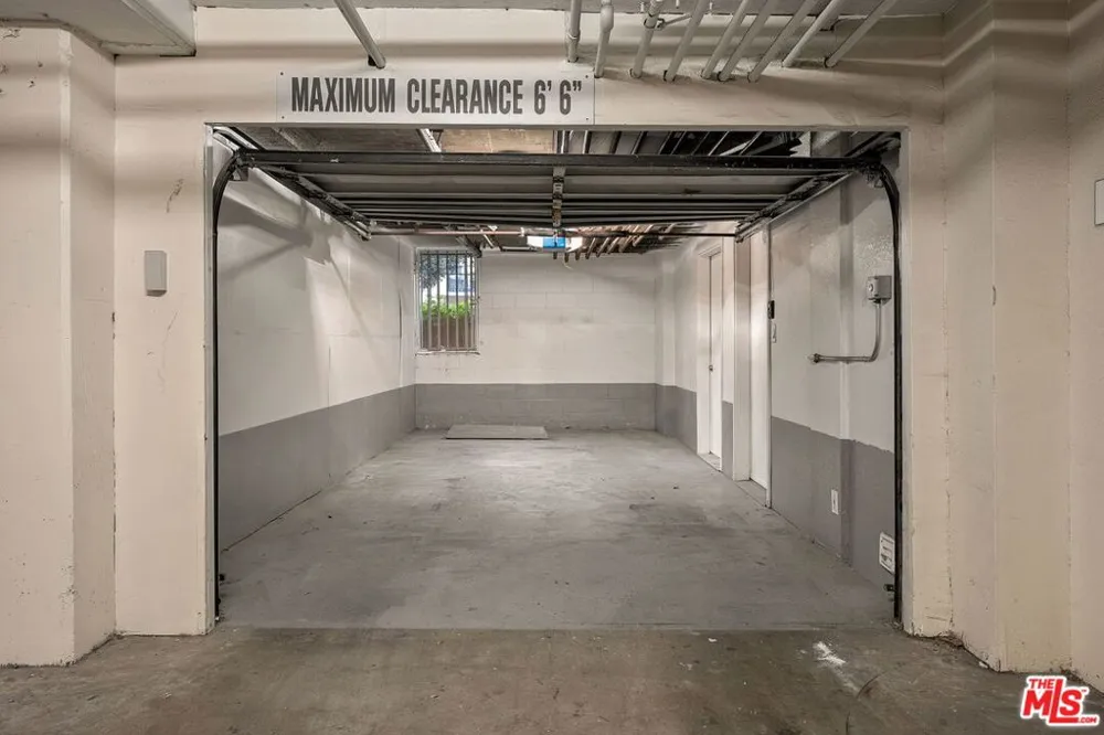 1160 Granville Avenue #104 Los Angeles, CA 90049