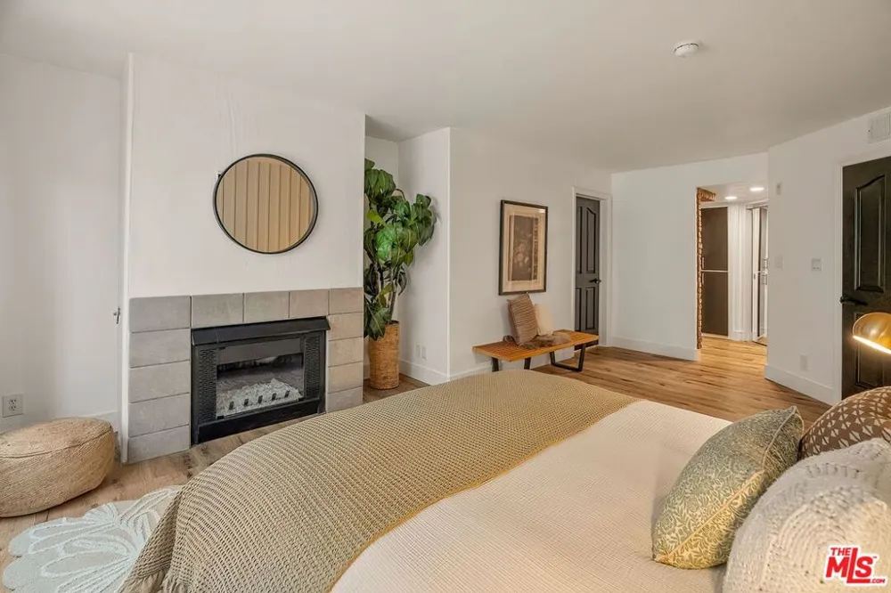 1160 Granville Avenue #104 Los Angeles, CA 90049