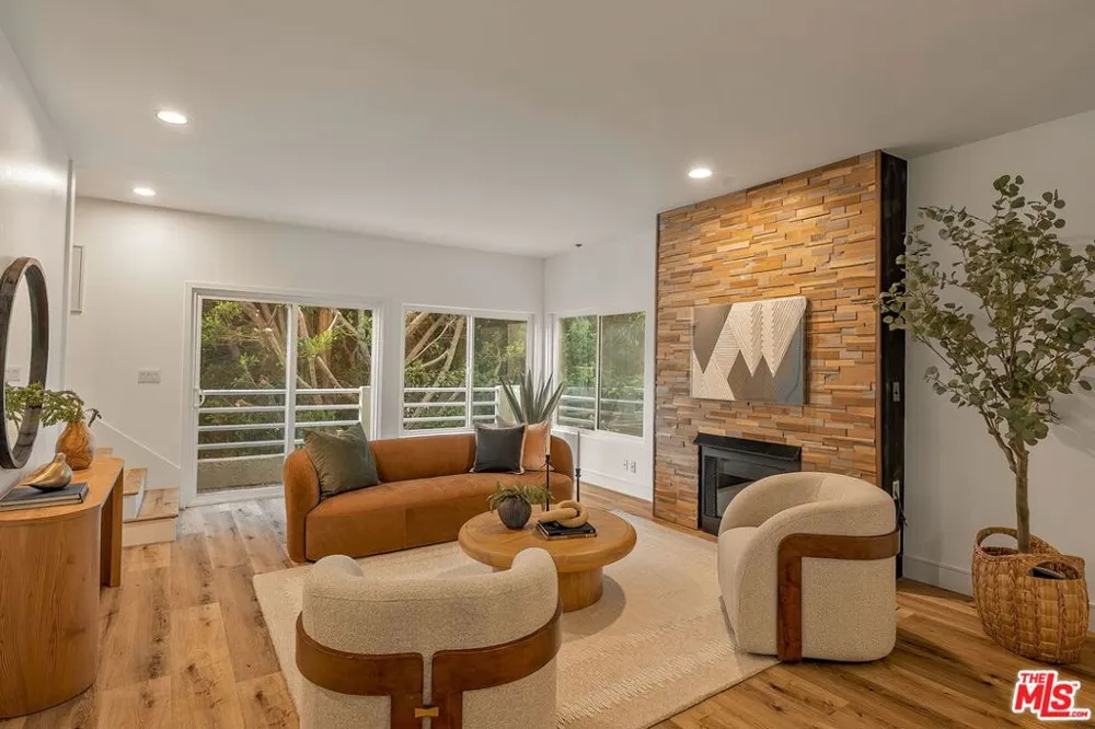 1160 Granville Avenue #104 Los Angeles, CA 90049