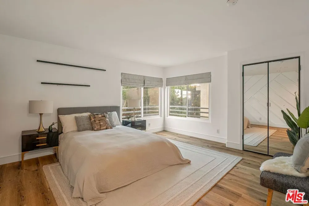 1160 Granville Avenue #104 Los Angeles, CA 90049